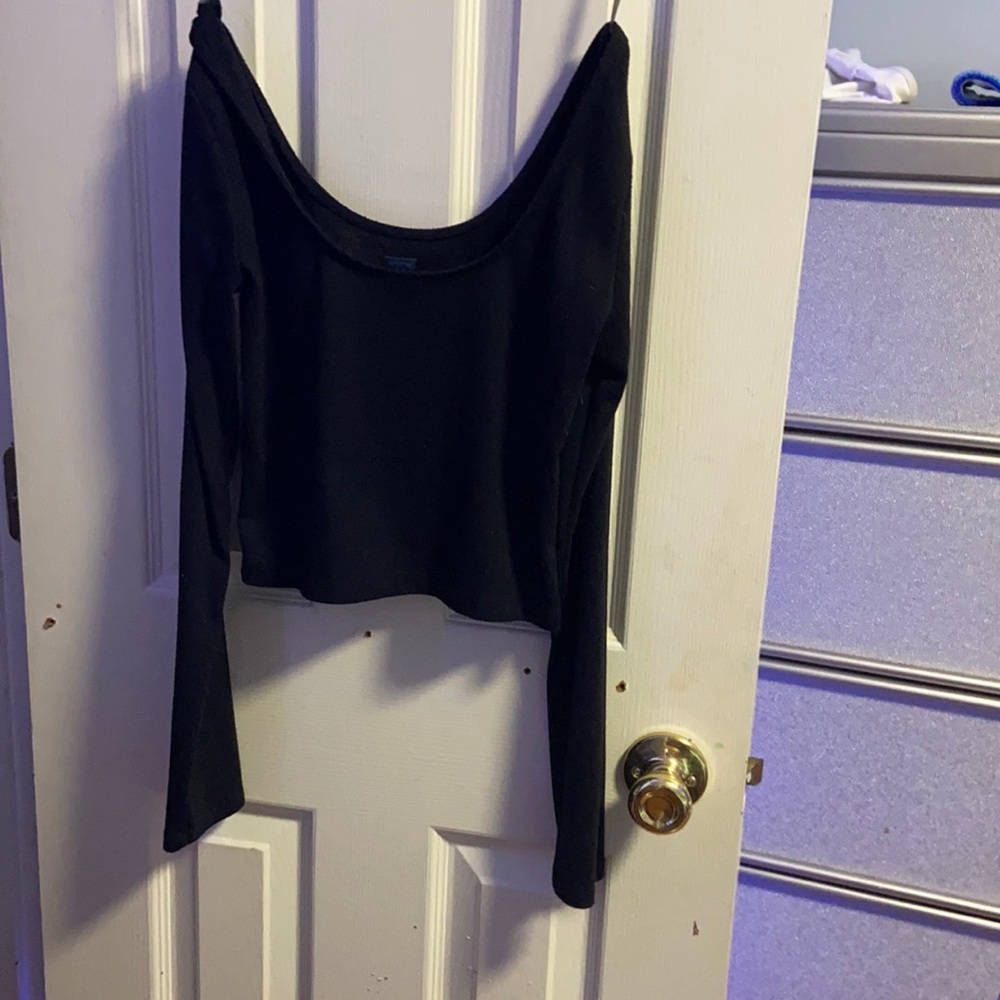 Black long sleeve crop top